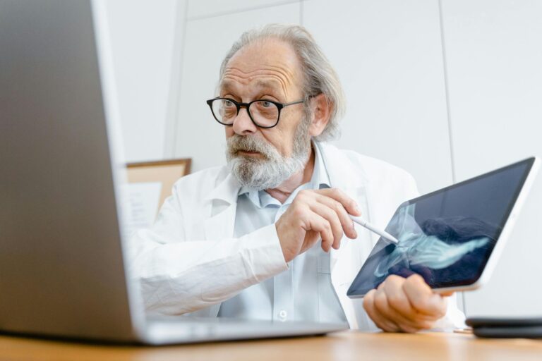 An expert podiatrist discusses a foot scan with a patient, demonstrating the care at a podiatry urgent care in Houston.