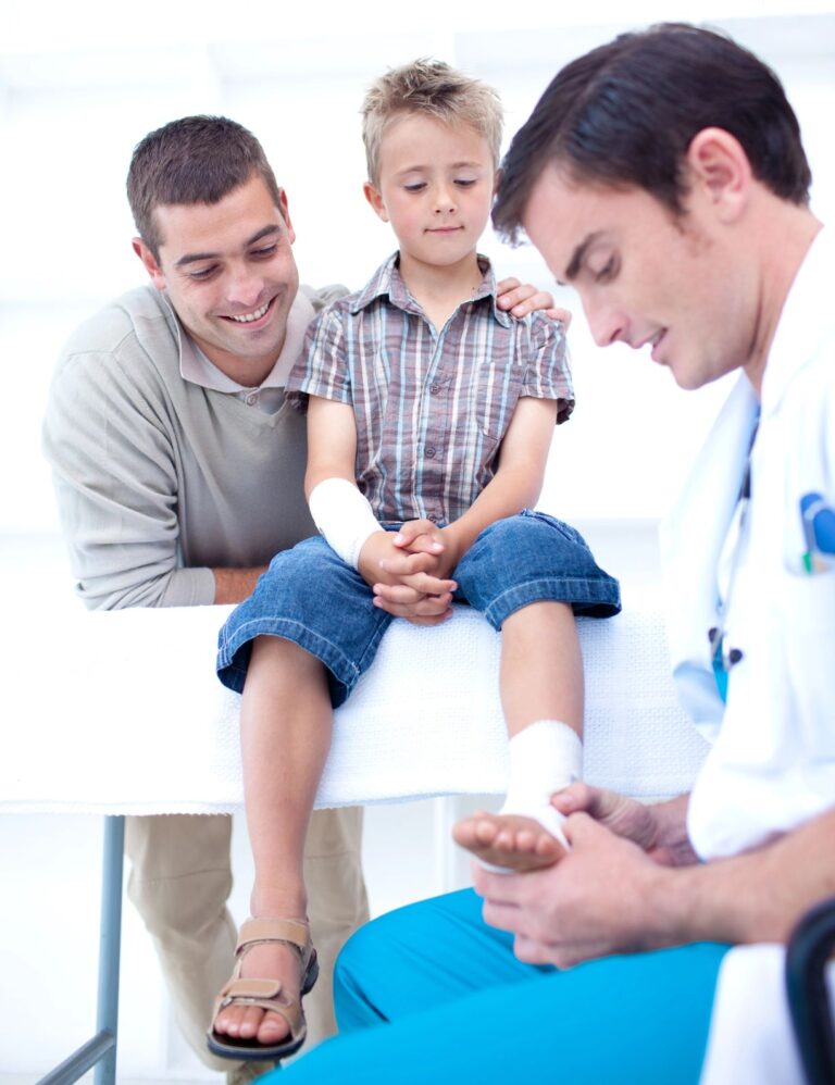 A doctor discusses treatment options with a patient, demonstrating the convenience of a same-day podiatrist in Houston.
