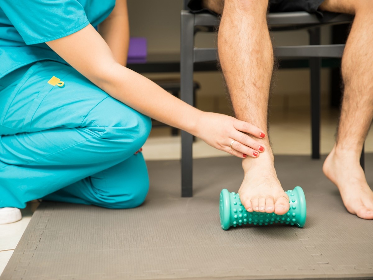 A podiatrist that accepts UnitedHealthcare in Colony Parkway guiding and treating a patient with plantar fasciitis.
