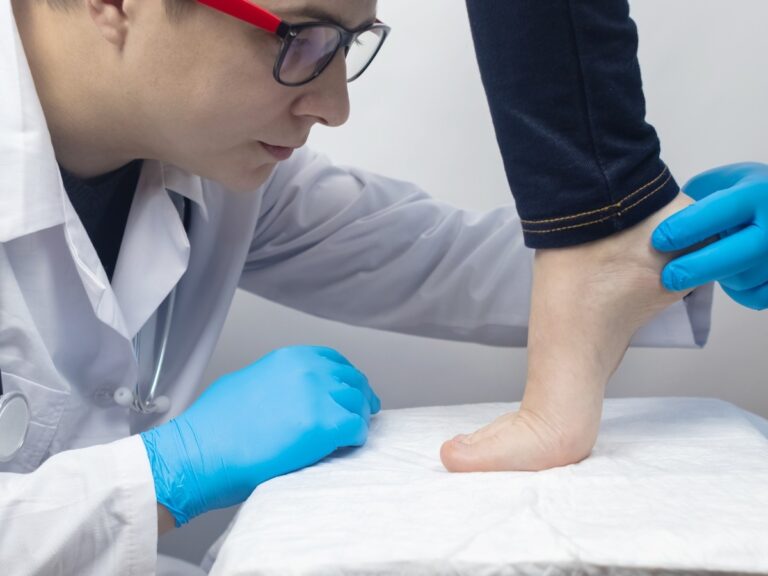 A walk-in podiatrist treating a patient’s heel pain.